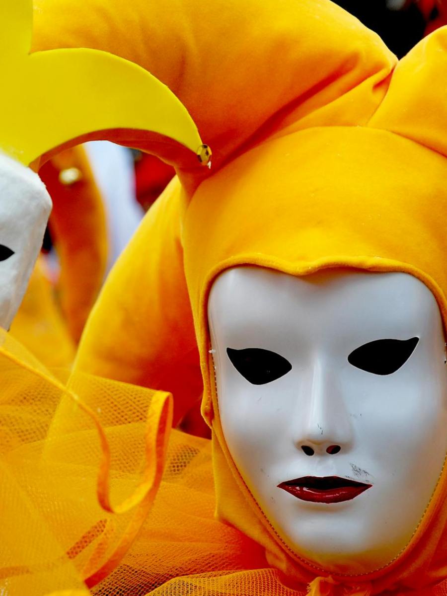 «tras de ladrón&nbsp;bufón»